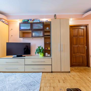 Здолбунівська вул., 5
