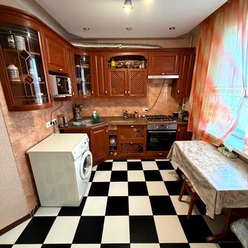 Курсанта Єськова вул., 10 корпус 1