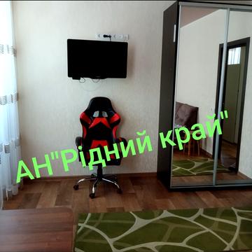Вячеслава Чорновола вул., 7