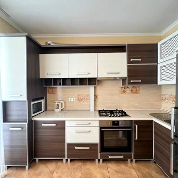 Володимира Івасюка вул., 7