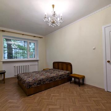 Семінарська вул., 11