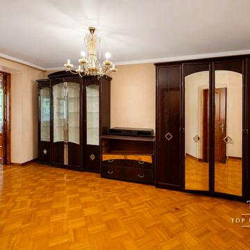 Академіка Філатова вул., 35а