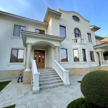 Янтарна, 1