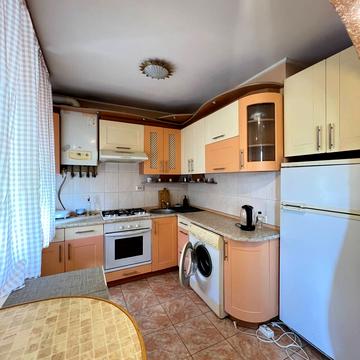 Євгена Коновальця вул., 36