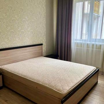 Джона Леннона вул., 39