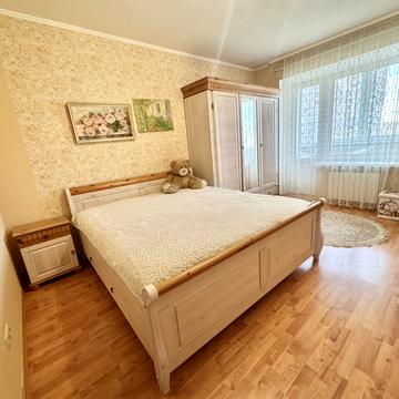 Анни Ахматової вул., 31