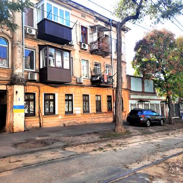 Тараса Кузьміна вул., 25