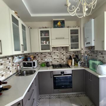 Практична вул., 4