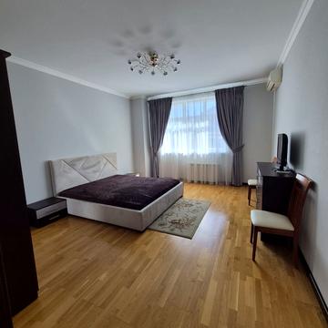 Антоновича вул. (Горького), 72