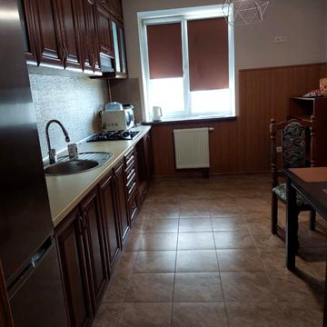 Пасічна вул., 171