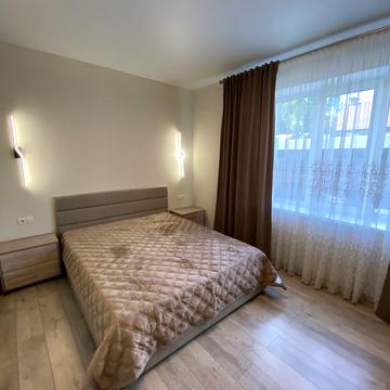Дворецька вул., 38