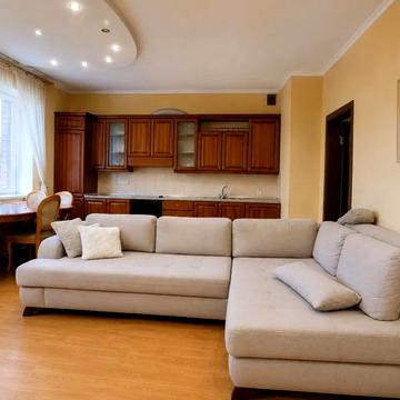 Виконкомівська вул., 7