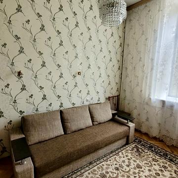 Тарасівська вул., 16