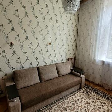 Тарасівська вул., 16
