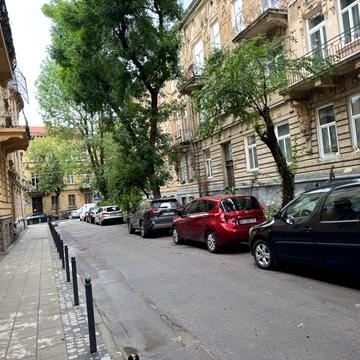 Севастопольська вул., 5