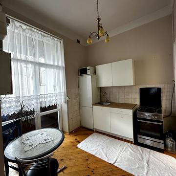 Адама Міцкевича пл., 6/7