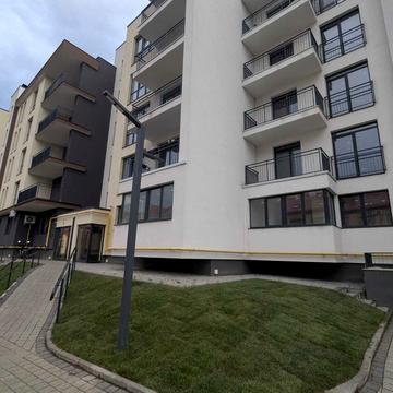 Героїв Крут вул., 12