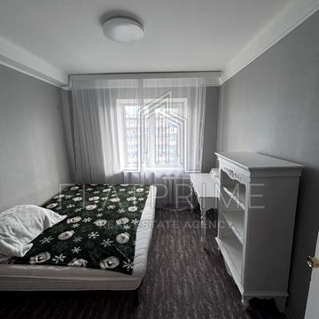 Павла Тичини просп., 12-Б