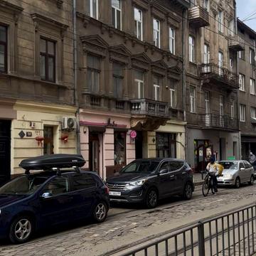 Гетьмана Петра Дорошенка вул. (Жовтнева), 28