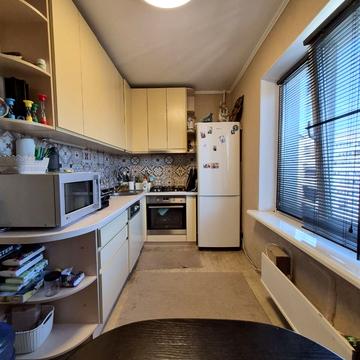 Автозаводська вул., 30