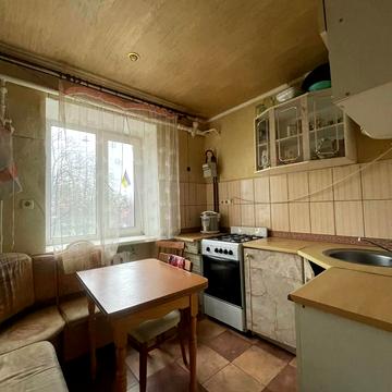 Івана Крамського вул., 5