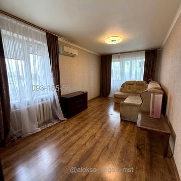 Юрія Шумського вул., 10