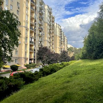 Валерія Лобановського вул., 24