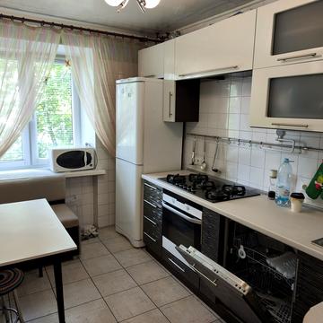 Ореста Левицького вул. (Академіка Курчатова), 11/32