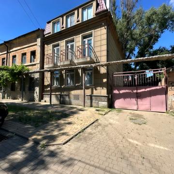Церковна вул., 8