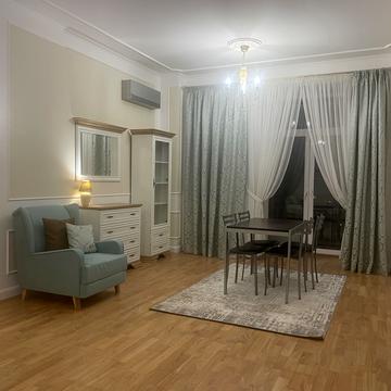 Хрещатик вул. (Kreschatic), 25