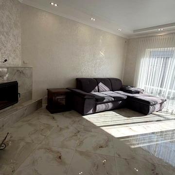 Червоногірська вул., 38