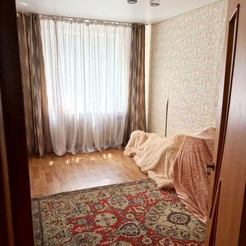 Космонавтів вул., 77