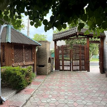 Богдана Хмельницького вул., 8