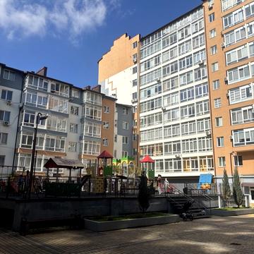 Андрія Мельника вул., 10 к4