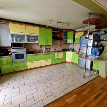 Родини Барвінських вул., 6