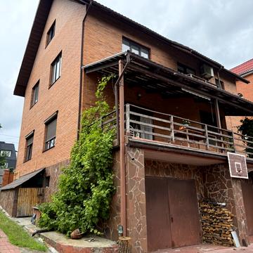 Стара Поляна вул., 38