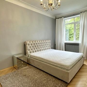 Івана Світличного вул. (Петровського), 10