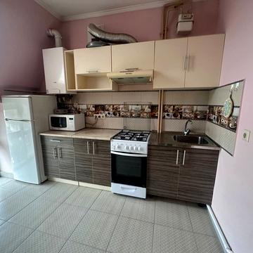 Романа Купчинського вул., 5