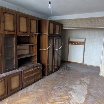Академіка Корольова вул., 8