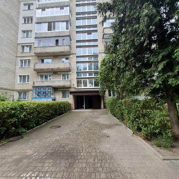 Айвазовського вул., 12