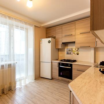 Василя Стуса вул., 30