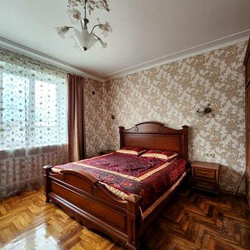 44-та лінія вул., 15