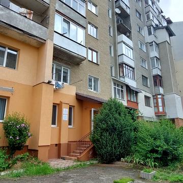 Молодіжна вул., 52