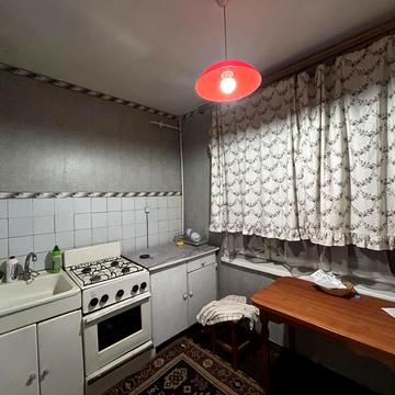 Нескорених вул. (Героїв Праці), 33