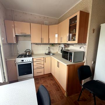 Дніпровські Пороги вул., 19