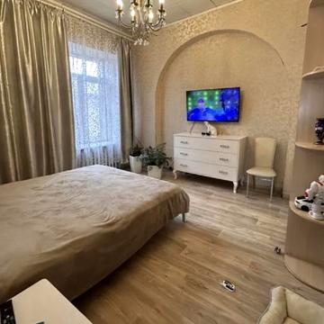 Богдана Хмельницького вул., 11