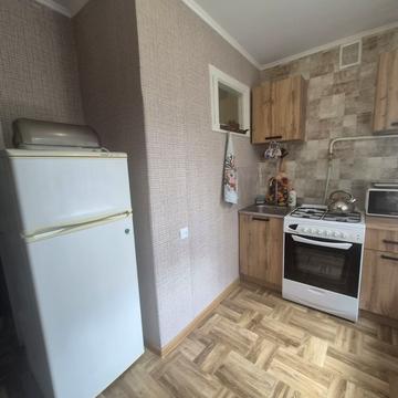 Юності просп., 73