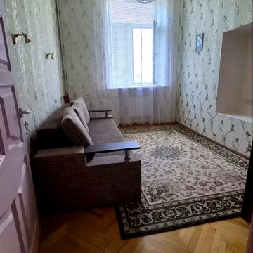 Тарасівська вул., 16