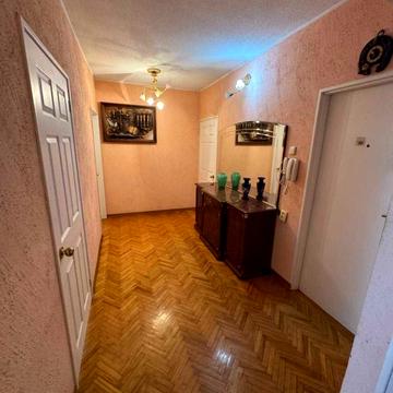Академіка Корольова вул., 74б