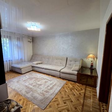 Академіка Корольова вул., 35